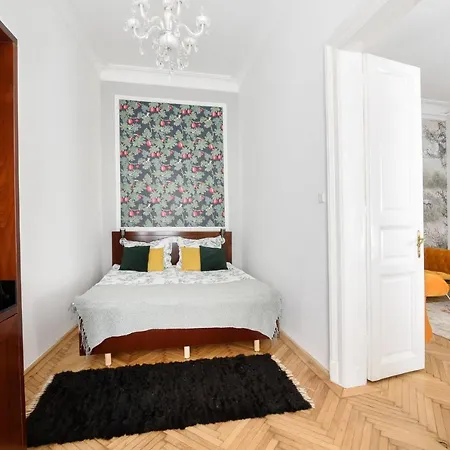 Апартаменты Opera Deluxe Apartman *