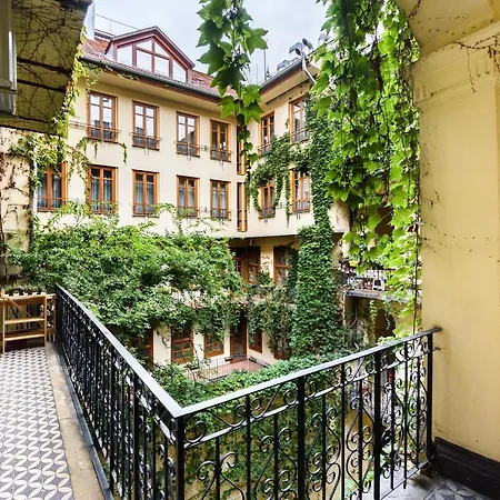 Opera Deluxe Apartman *